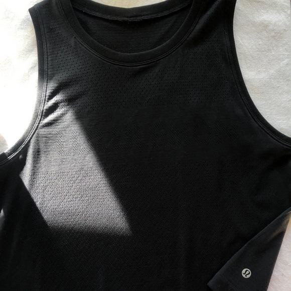 Lulu Cropped Running Tank - Picture 3 of 4